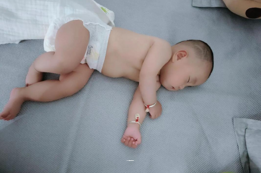 固始几个月宝宝会抬头